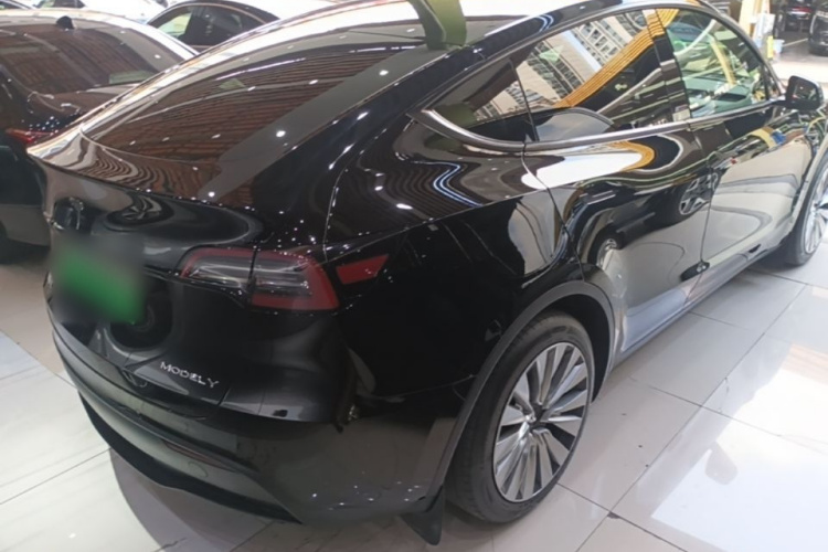 Tesla Model Y 2024 #7 Tesla Model Y 2024 car image #7