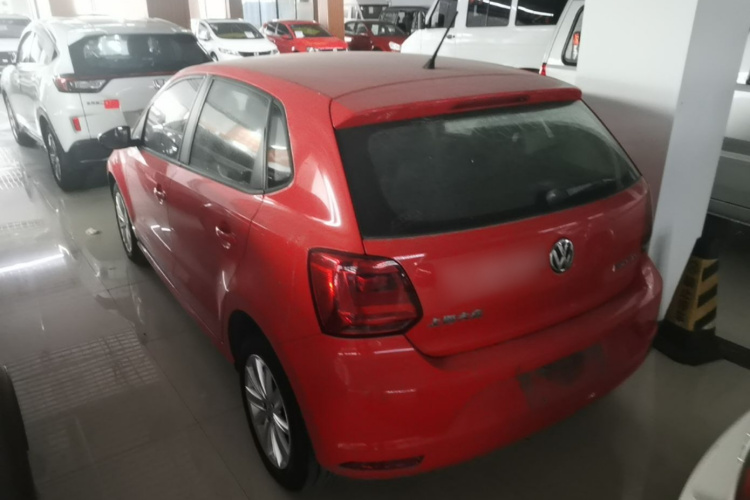 Volkswagen Polo 2015 car image #5