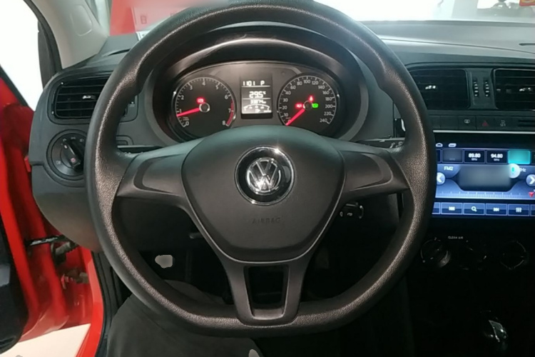 Volkswagen Polo 2018 car image #11