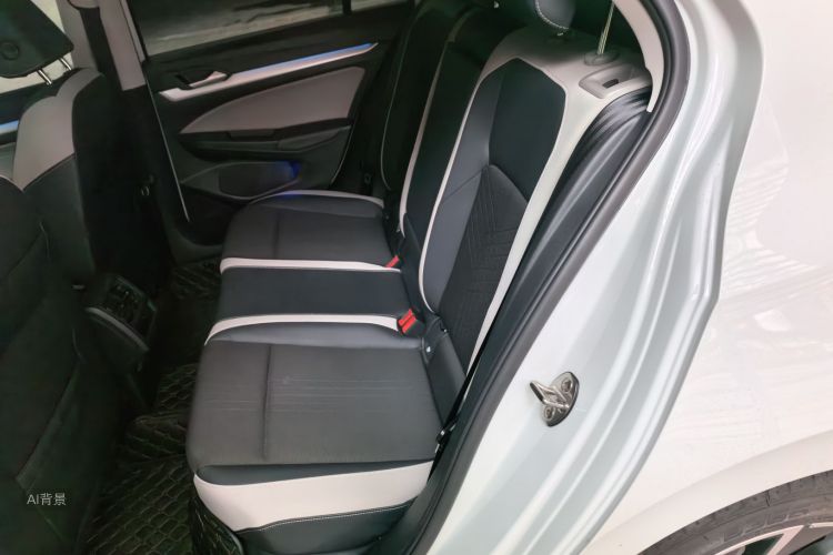 Volkswagen Golf 2021 car image #19