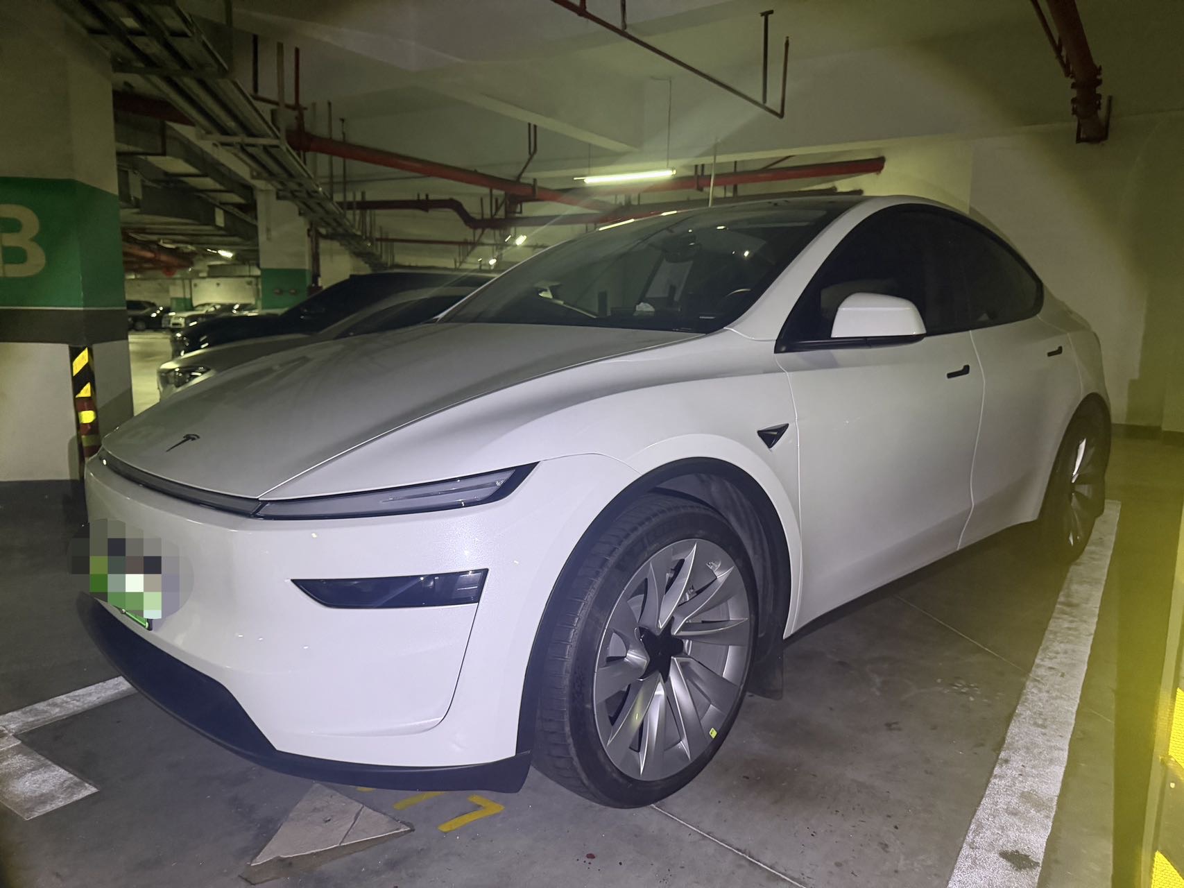 Tesla Model Y 2025 car image 