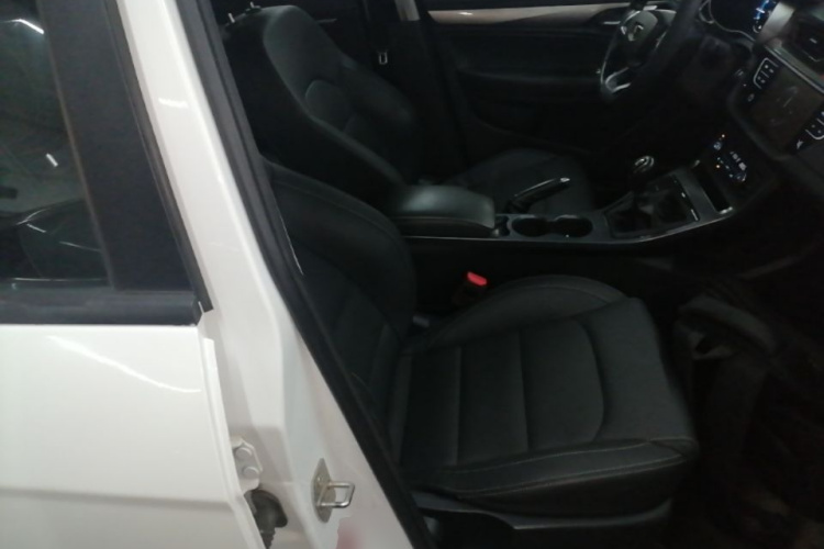 GEELY Emgrand 2019 #24 GEELY Emgrand 2019 car image #24