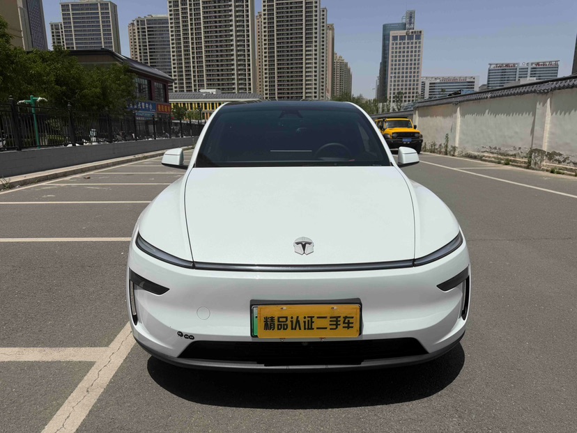 Tesla Model Y 2025 #2 Tesla Model Y 2025 car image #2