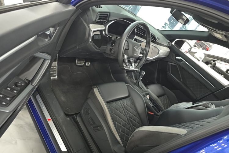 Audi Q3 2023 car image #16