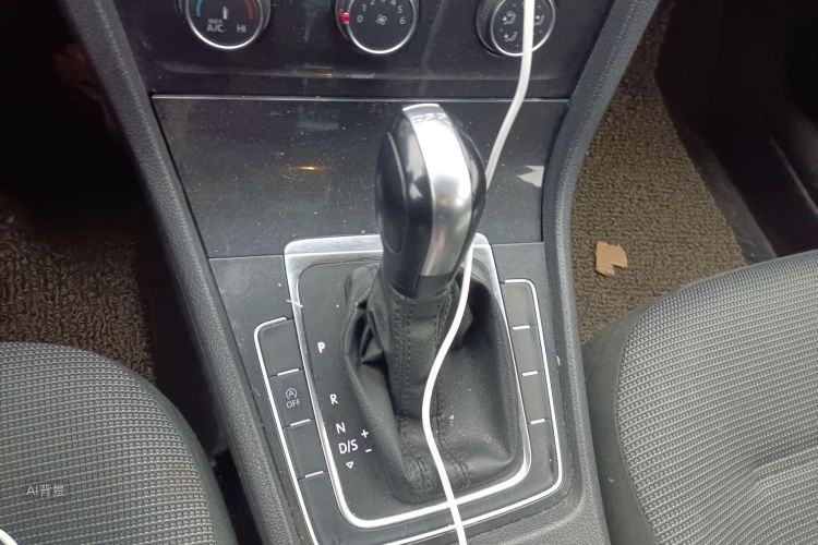 Volkswagen Golf 2018 صورة سيارة #16