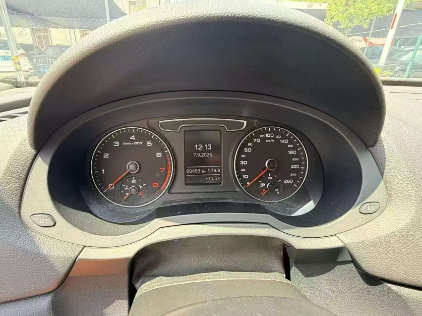 Audi Q3 2017 car image #6