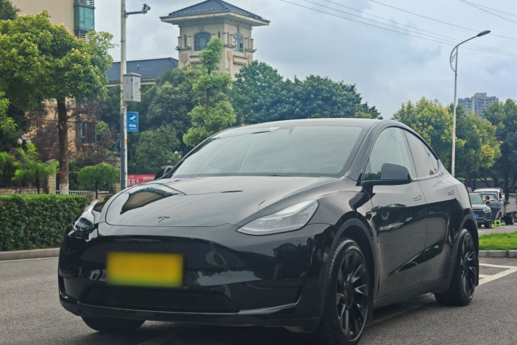 Tesla Model Y 2023 #2 Tesla Model Y 2023 car image #2