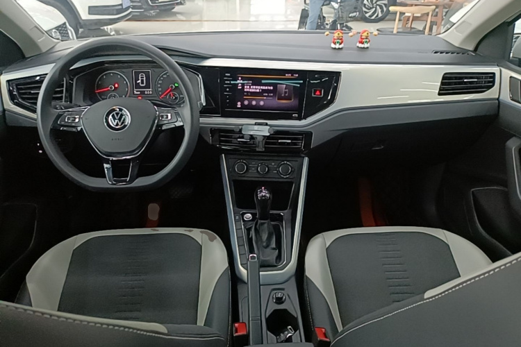 Volkswagen Polo 2022 car image #10