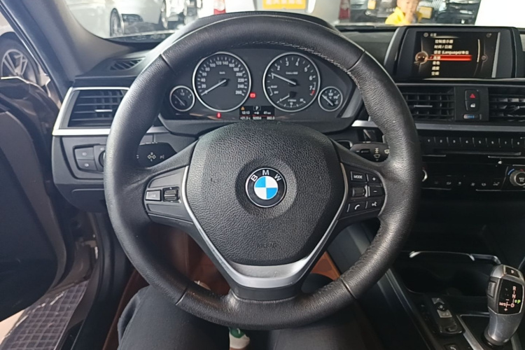 BMW 3 Series 2017 car image #11
