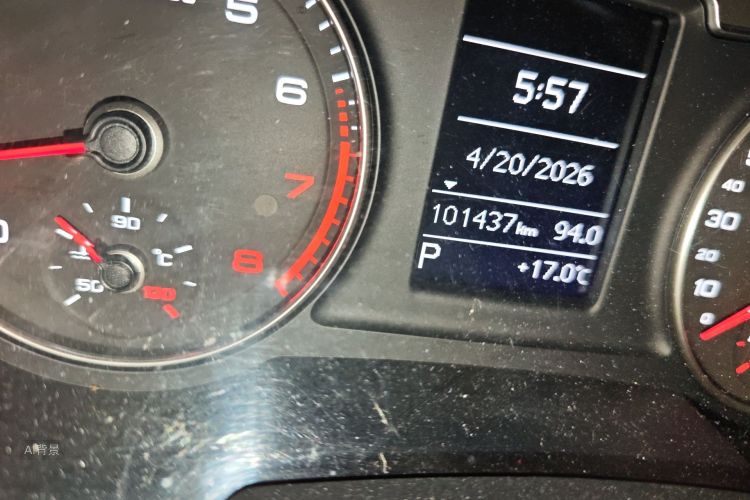 Audi Q3 2017 car image #14