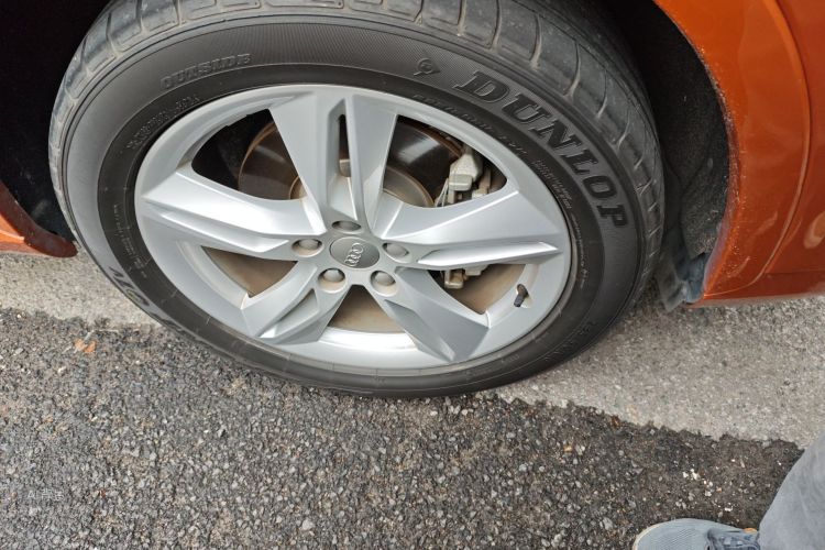 Audi Q3 2018 car image #9