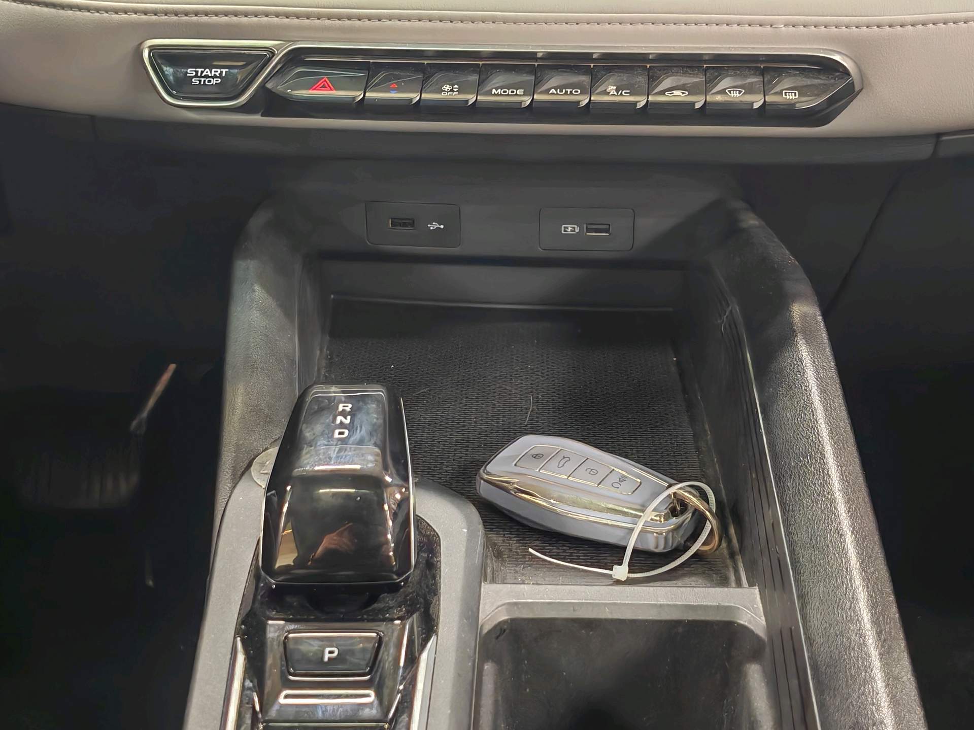 GEELY Binray 2023 image de voiture #11