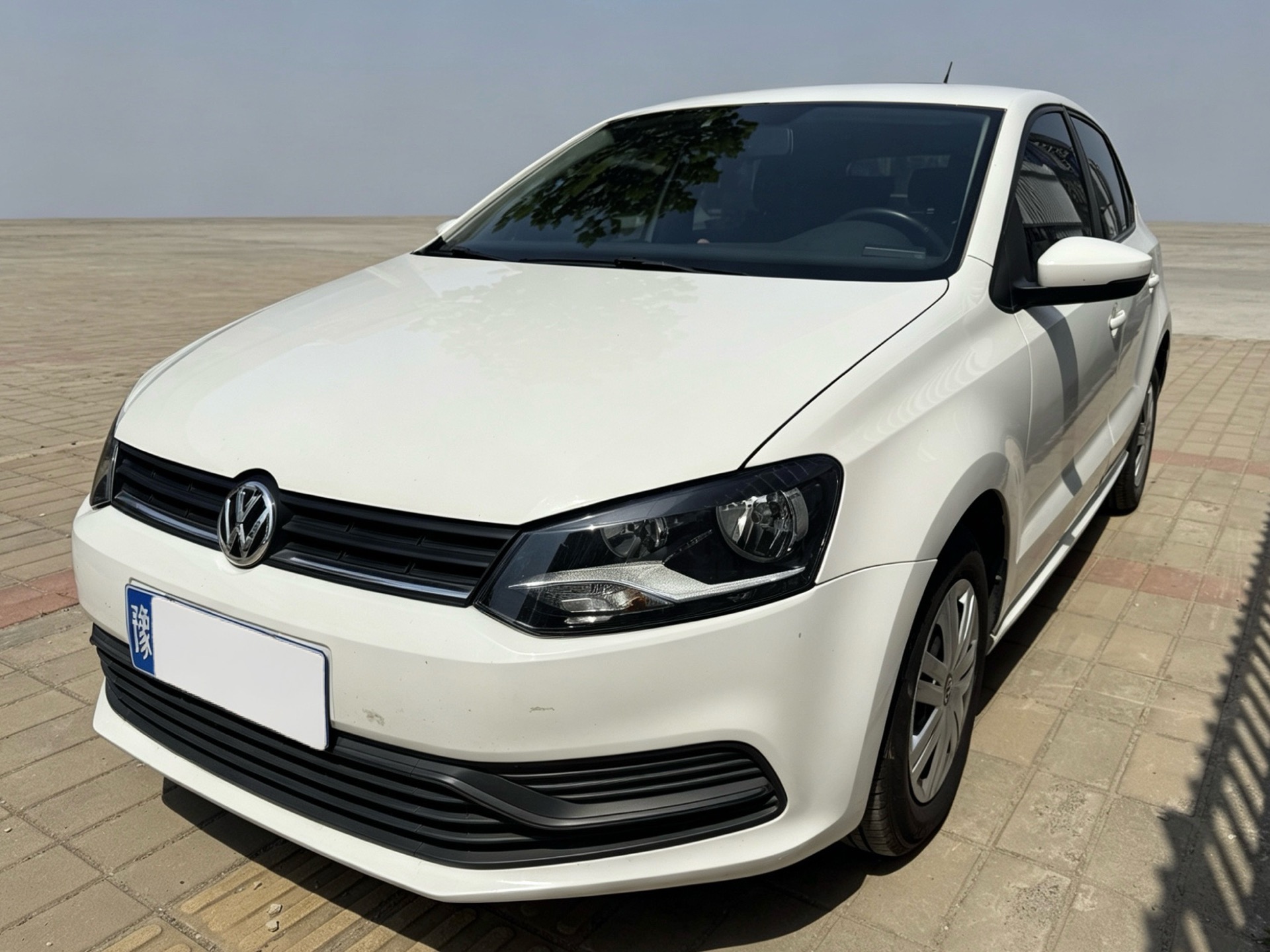 Volkswagen Polo 2016 Volkswagen Polo 2016 car image
