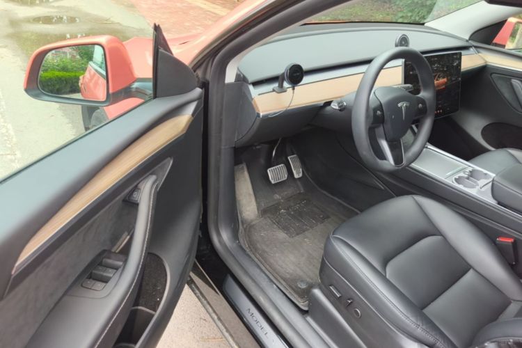 Tesla Model Y 2023 #16 Tesla Model Y 2023 car image #16