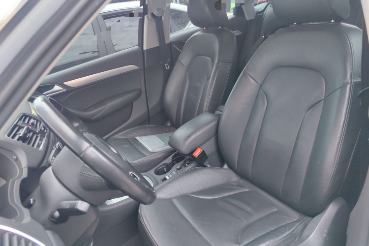 Audi Q3 2014 car image #19