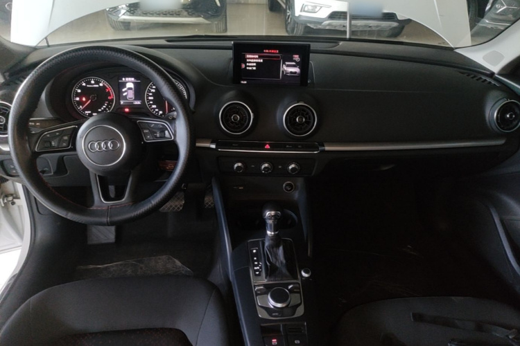 Audi A3 2018 immagine di auto #10