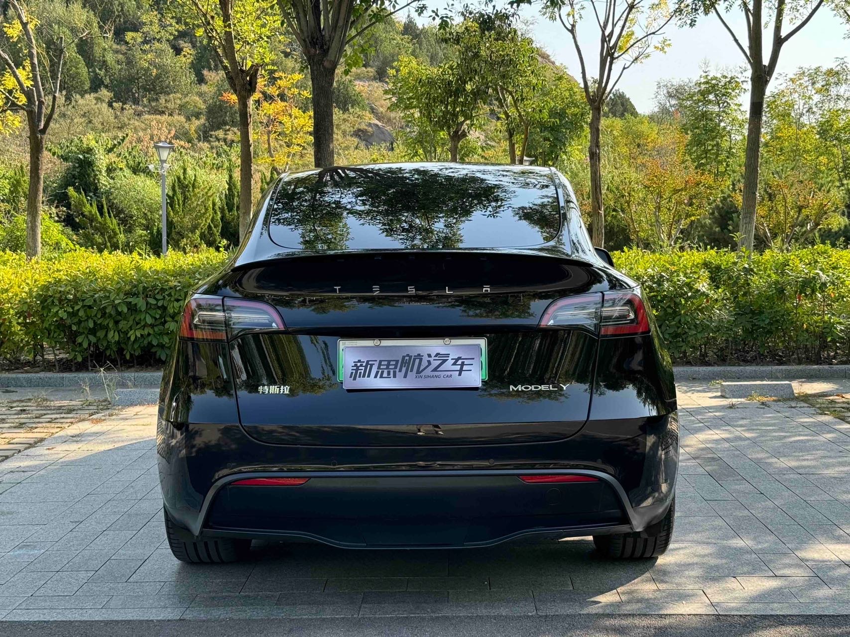 Tesla Model Y 2023 #5 Tesla Model Y 2023 car image #5