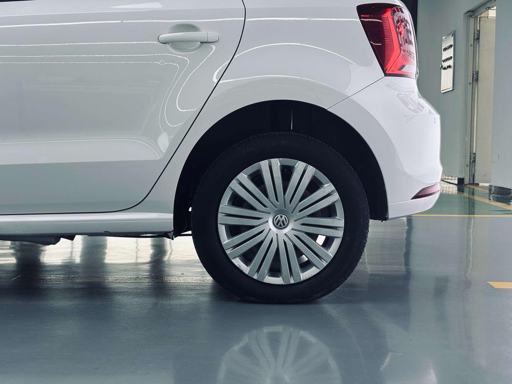 Volkswagen Polo 2017 car image #14