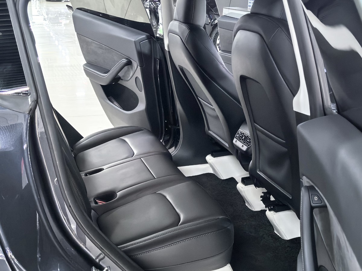 Tesla Model Y 2024 #13 Tesla Model Y 2024 car image #13