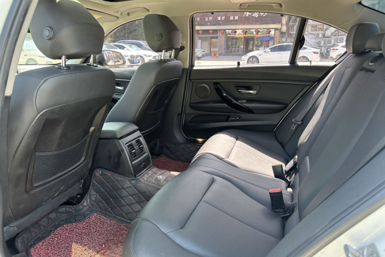 BMW 3 Series 2017 car image #16