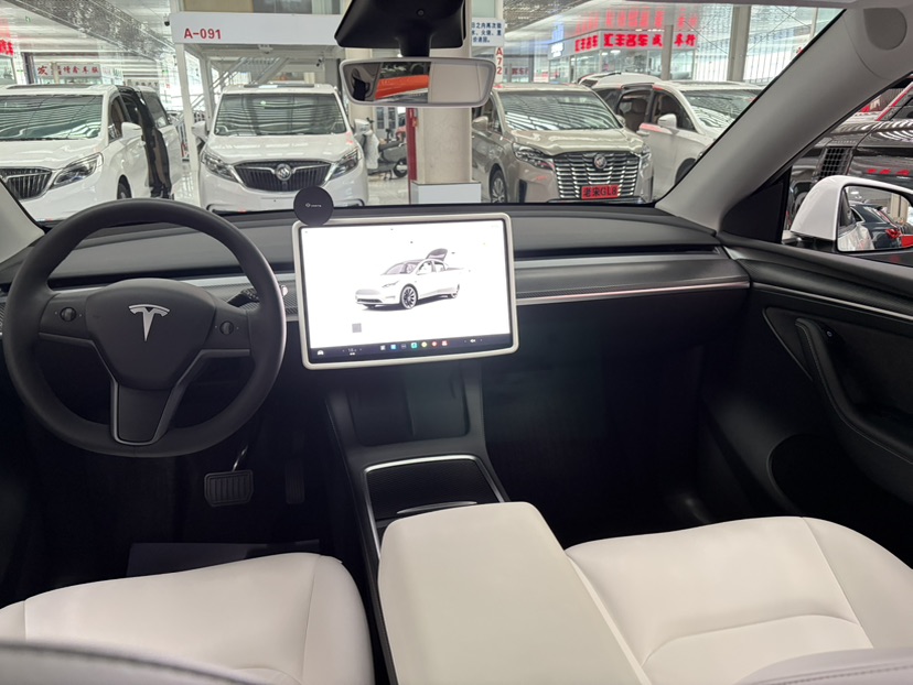 Tesla Model Y 2023 #4 Tesla Model Y 2023 car image #4