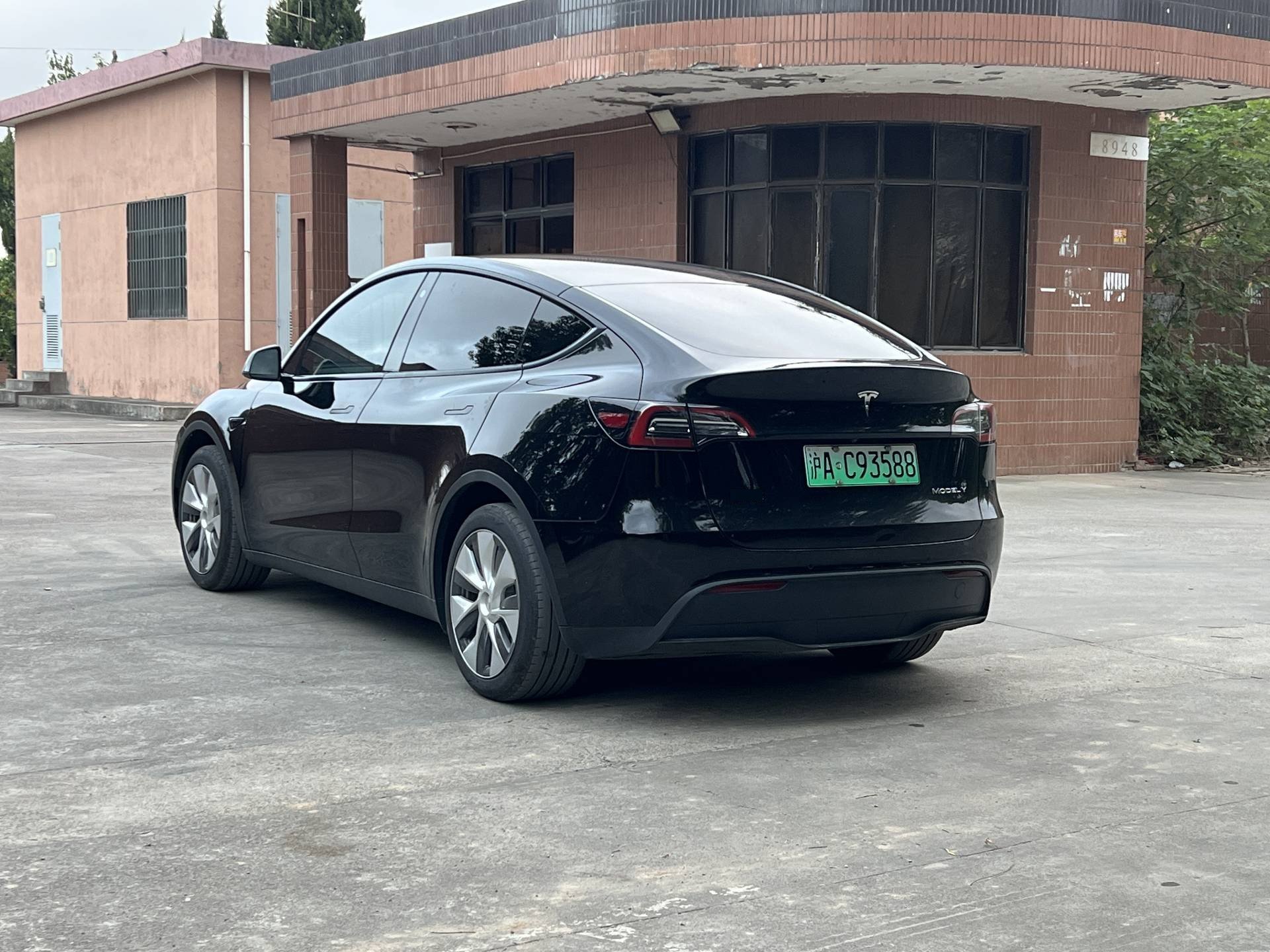 Tesla Model Y 2023 صورة سيارة #7