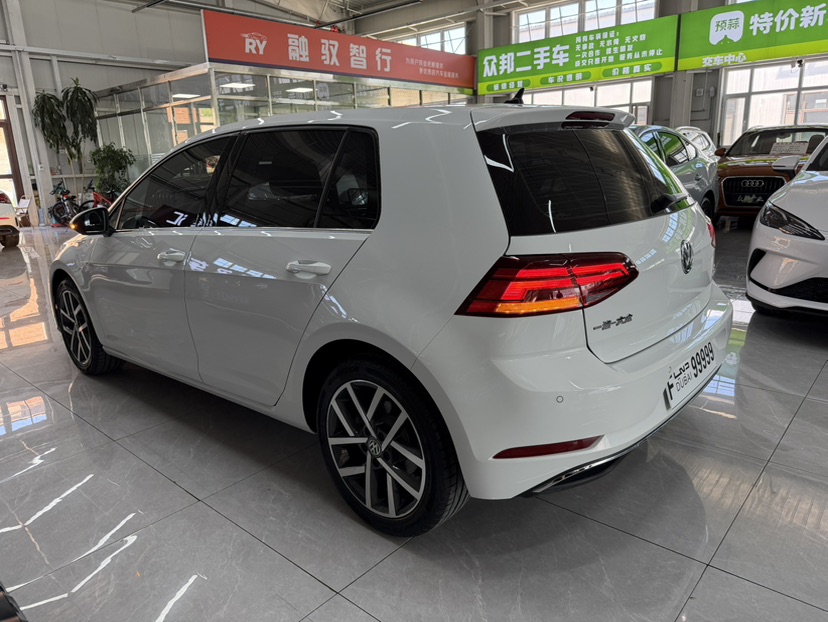 Volkswagen Golf 2020 car image #7