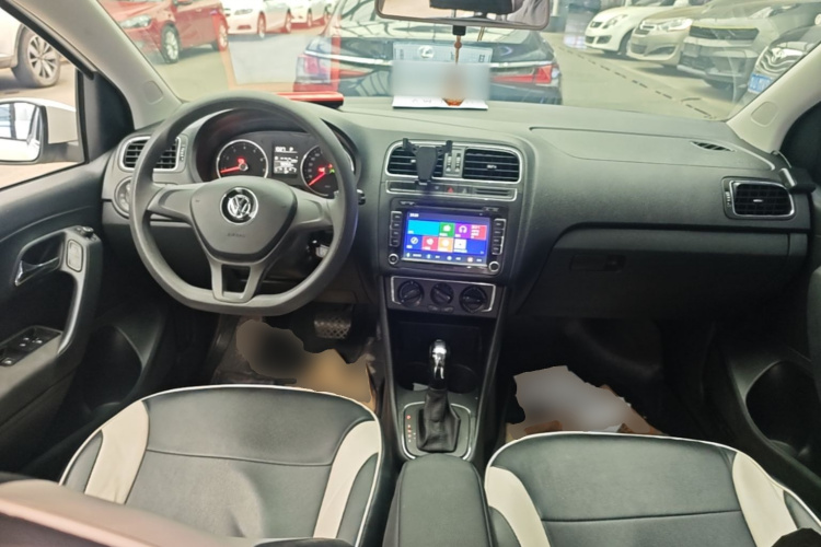 Volkswagen Polo 2016 car image #10