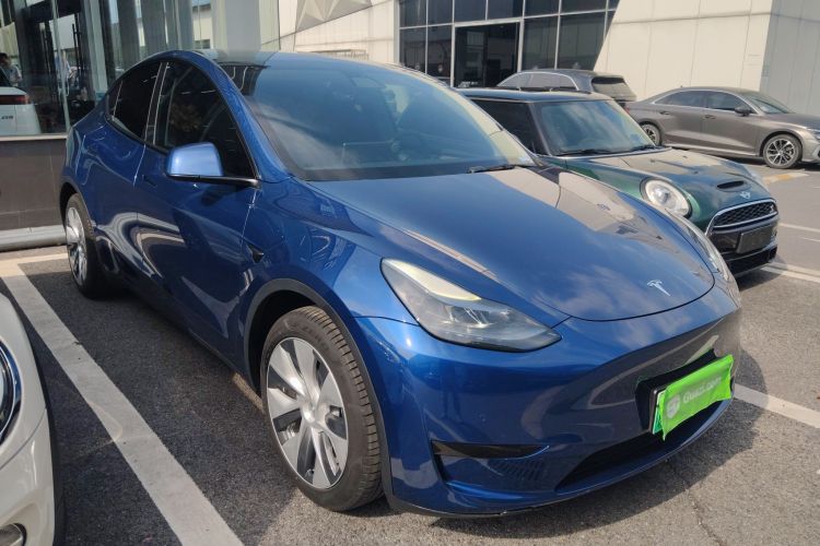 Tesla Model Y 2023 car image #4