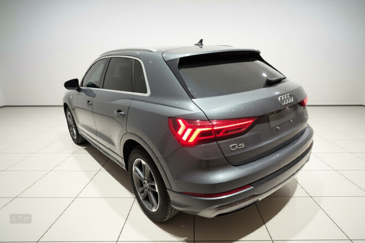 Audi Q3 2021 car image #5