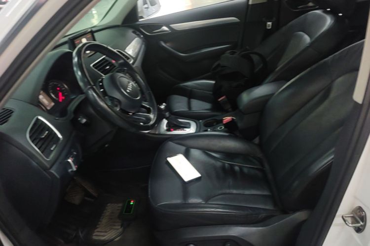 Audi Q3 2015 car image #15