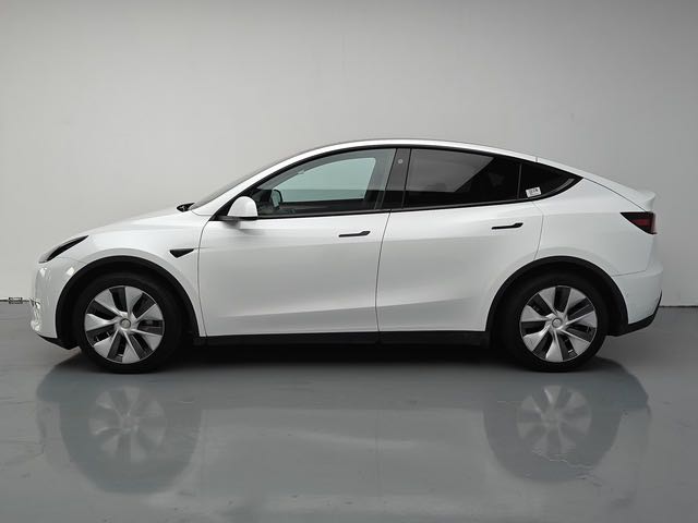 Tesla Model Y 2021 #6 Tesla Model Y 2021 car image #6