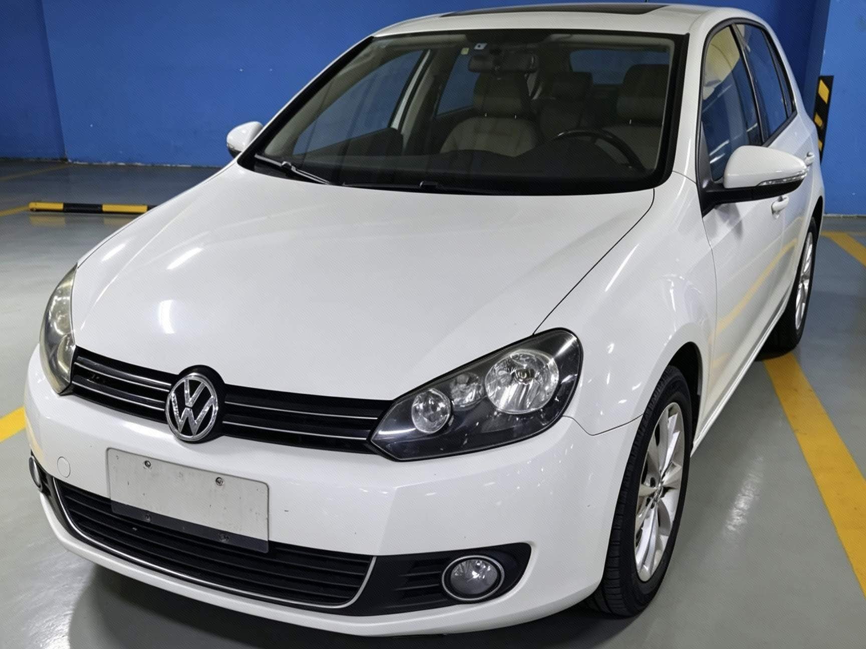 Volkswagen Golf 2012 car image 