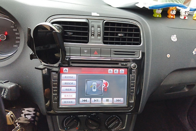 Volkswagen Polo 2016 car image #17