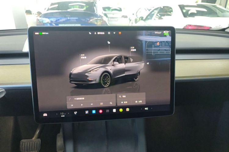 Tesla Model Y 2022 immagine di auto #13