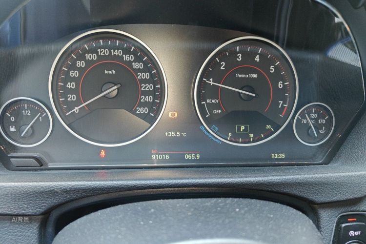 BMW 3 Series 2018 immagine di auto #14