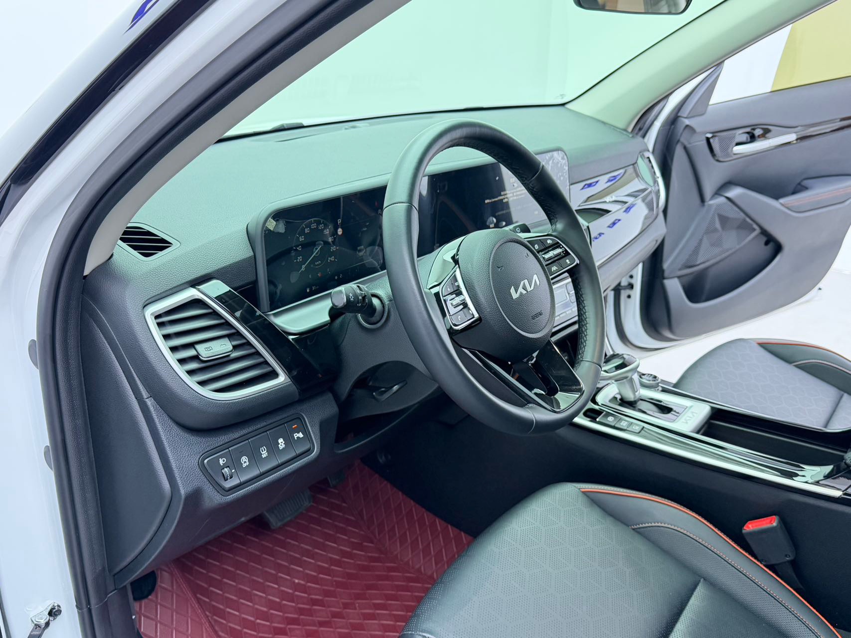 Kia Seltos 2023 car image #12