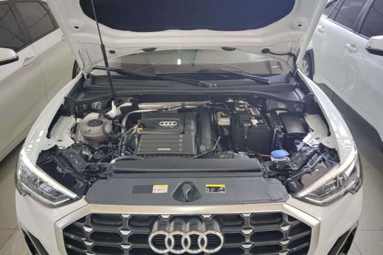 Audi Q3 2021 car image #20