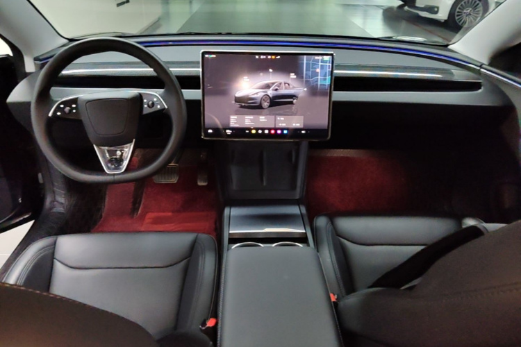 Tesla Model 3 2025 car image #10