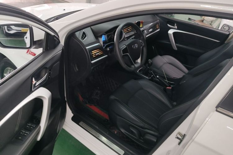 GEELY Emgrand 2018 car image #16