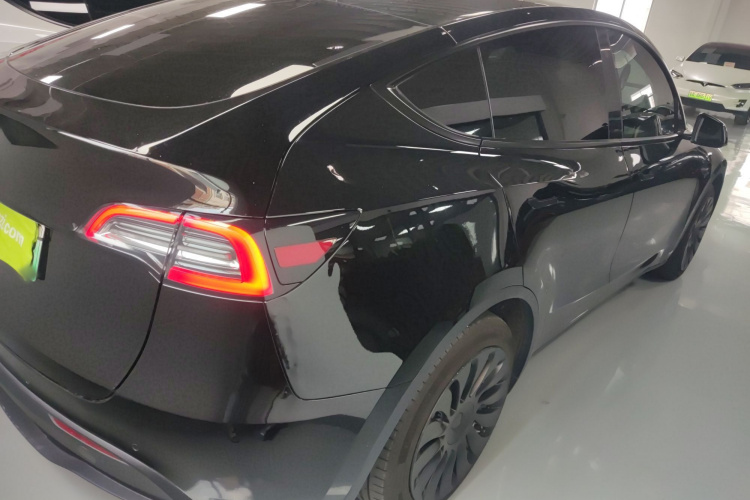 Tesla Model Y 2023 #5 Tesla Model Y 2023 car image #5