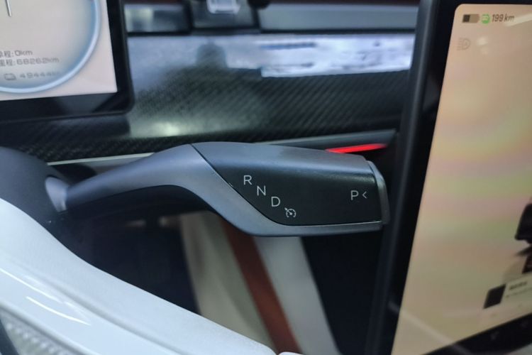 Tesla Model Y 2022 car image #14
