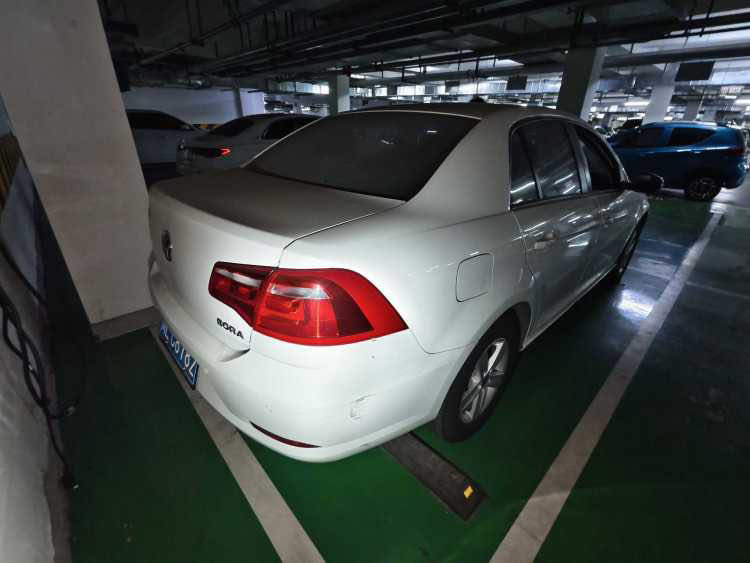 Volkswagen Bora 2013 car image #3
