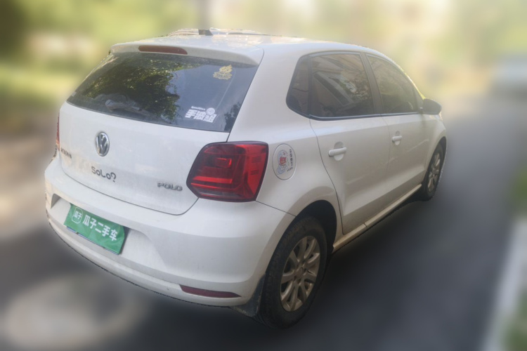 Volkswagen Polo 2015 car image #5