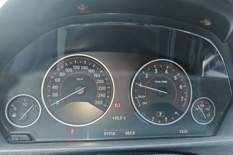 BMW 3 Series 2018 immagine di auto #13