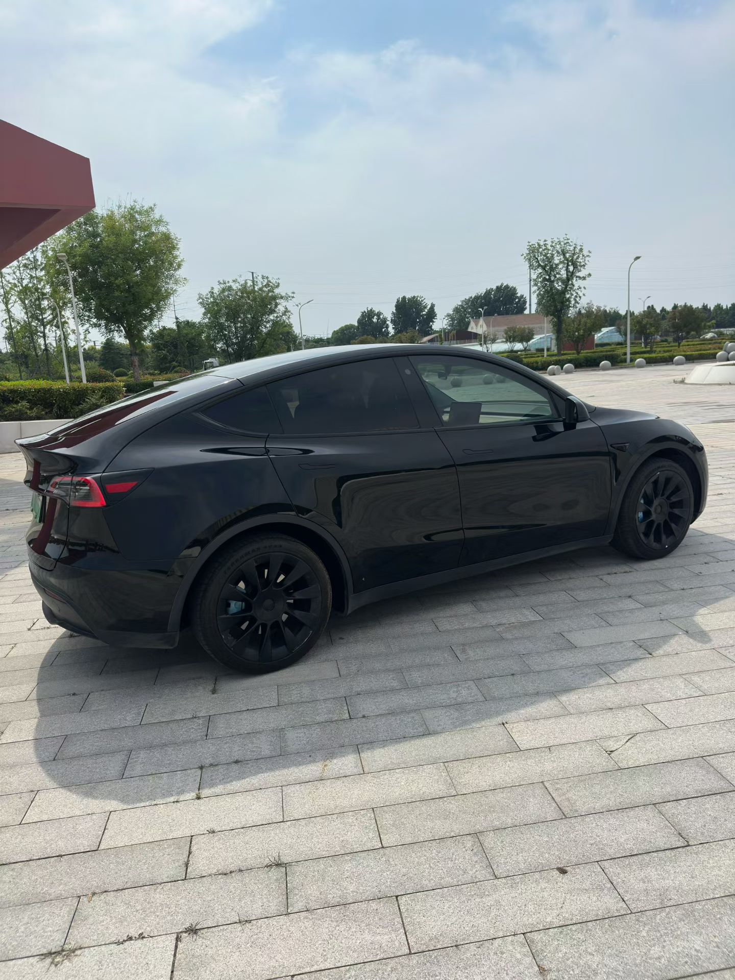 Tesla Model Y 2023 #6 Tesla Model Y 2023 car image #6