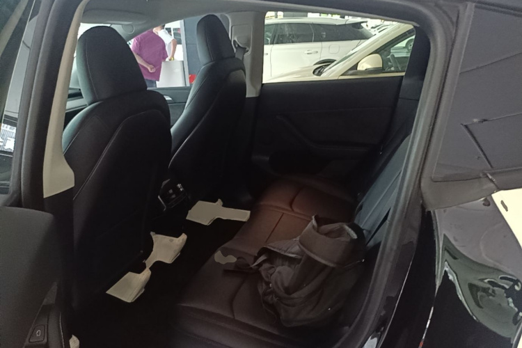 Tesla Model Y 2023 #17 Tesla Model Y 2023 car image #17