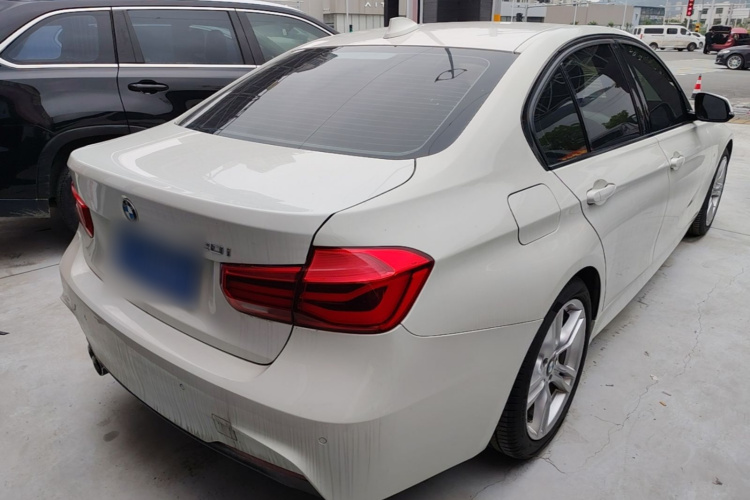 BMW 3 Series 2018 car image #7