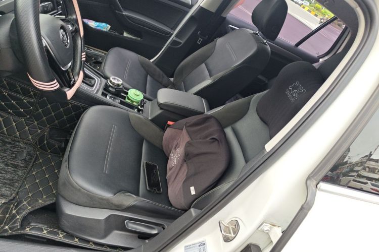Volkswagen Golf 2018 car image #15