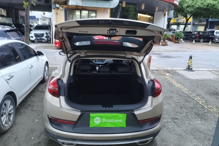 GEELY Emgrand GS 2017 car image #19